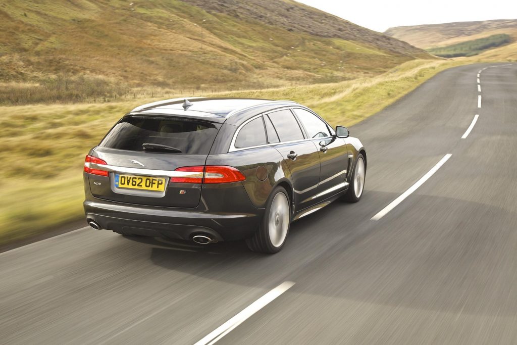 700728_130617_Jaguar_XFSportbrake_TowCar3